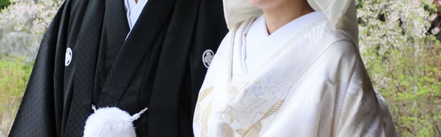 紋付袴と白無垢の新郎新婦